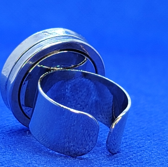 NWOT Stainless Steel Aromatherapy dolphin ring - Picture 3 of 3